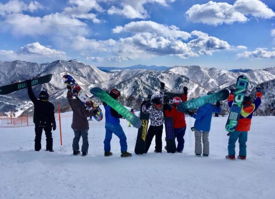 屋馬燒肉中友店【內外場計時人員】時薪215-255元/一段班