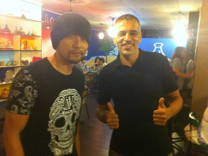 徵週末外場工作人員，可練習英文，供餐