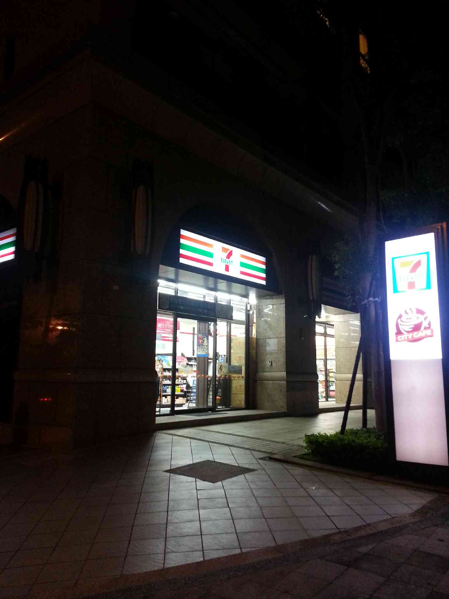 大夜班門市人員