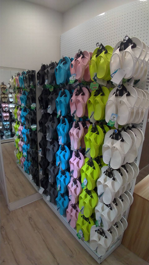 母子鱷魚竹北店-門市人員