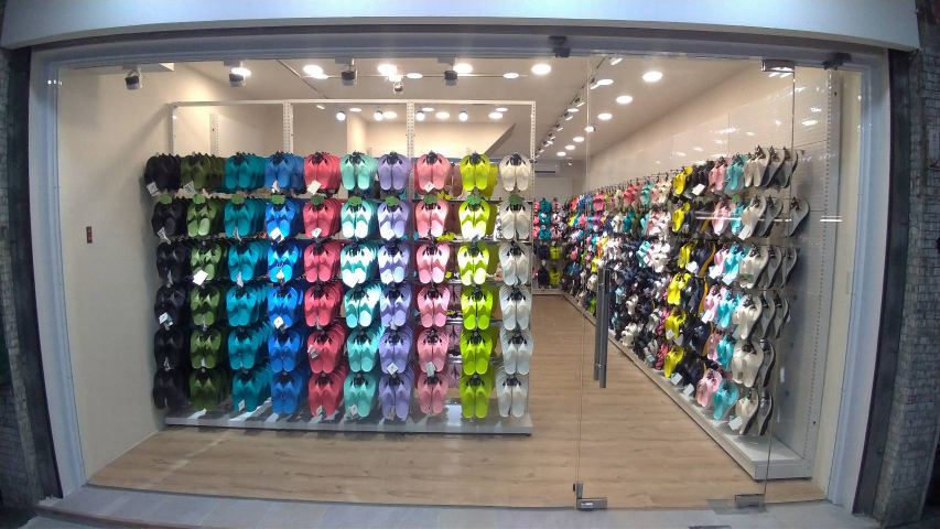 母子鱷魚專賣店-台北松山店 門市人員