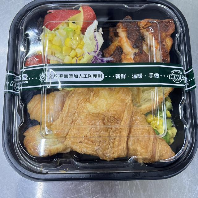 麥味登誠徵早班工作人員