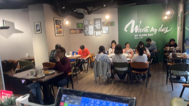 麥味登誠徵早班工作人員