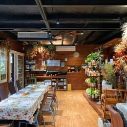 假日（六、日）、國定假日餐廳服務人員