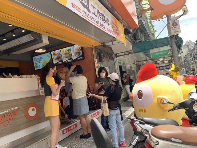 平日打洋服務人員