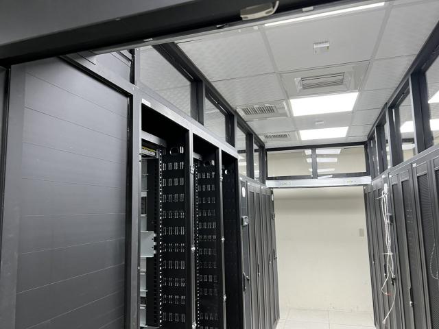 高雄電子廠區室內網路配線佈線、硬體設置安裝（無經驗可、有空調）