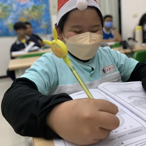 長期全美語授課老師（CEFR C2、有教師證）_至少兩年