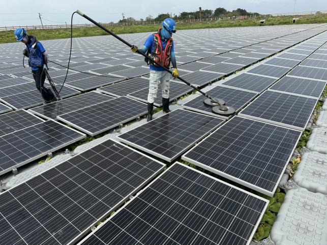 太陽能模組清洗人員