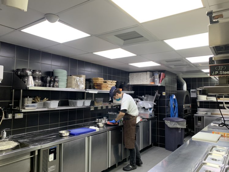 內場計時人員（Buckskin柏克金燒肉屋）