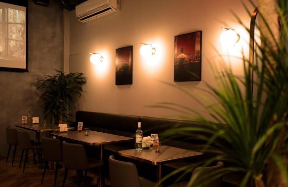 酒吧吧台調飲服務人員