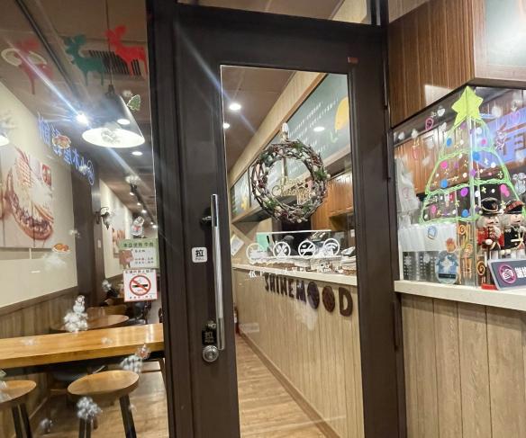 小木屋鬆餅台南崇學兼職人員