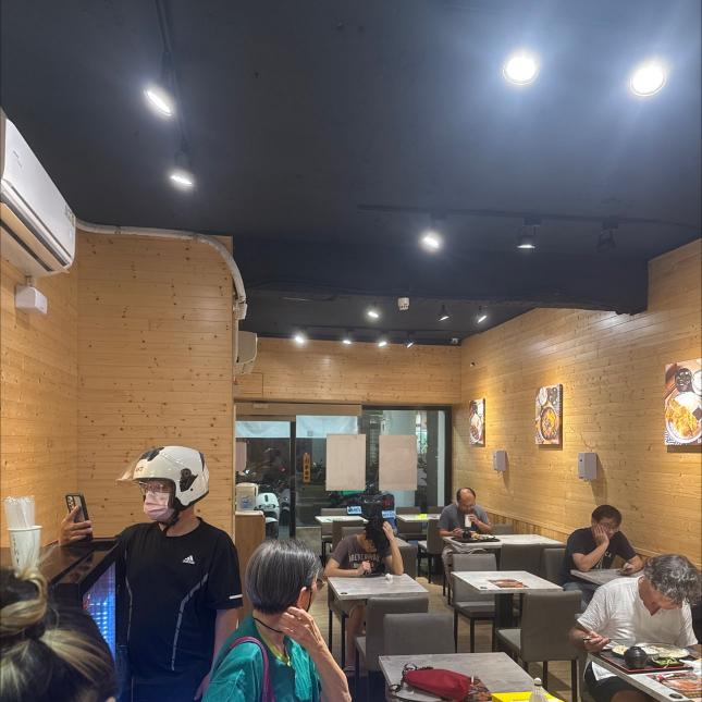 築本屋中山錦州店誠徵工讀 目前缺五六日整天（220）-宵夜（250）