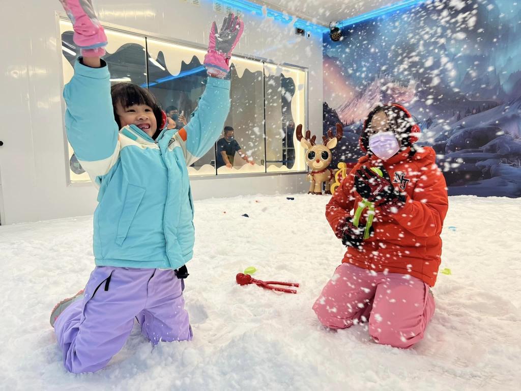 汐止雪樂園櫃台工讀生