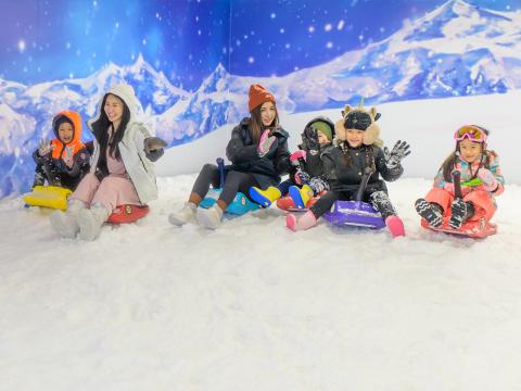 汐止雪樂園櫃台工讀生