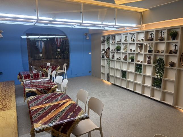 i-doo Pidè 土耳其餐廳 外場收銀人員