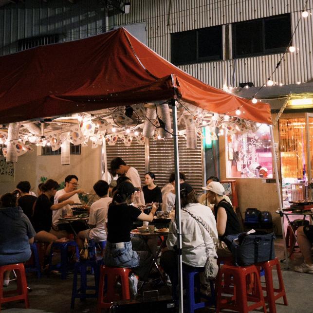 台中東區*深夜𥚃的熟成肉肉舖EOTTAE*韓式烤肉店內外場