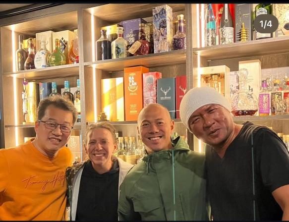 酒吧吧臺、晚班假日工讀生