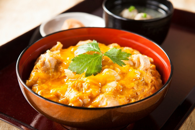 內外場兼職/計時/工讀夥伴【雞三和-漢神巨蛋店】時薪$205-$250、加碼假日