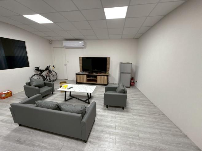 羽球教練需兼店面