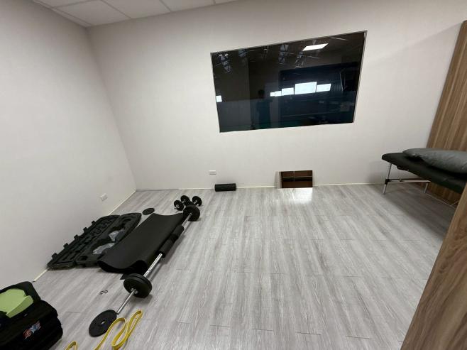 羽球教練需兼店面