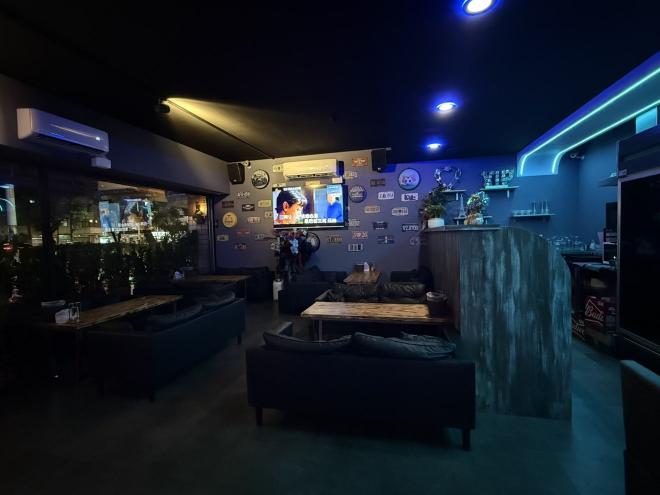 18 EIGHTEEN 外場服務生