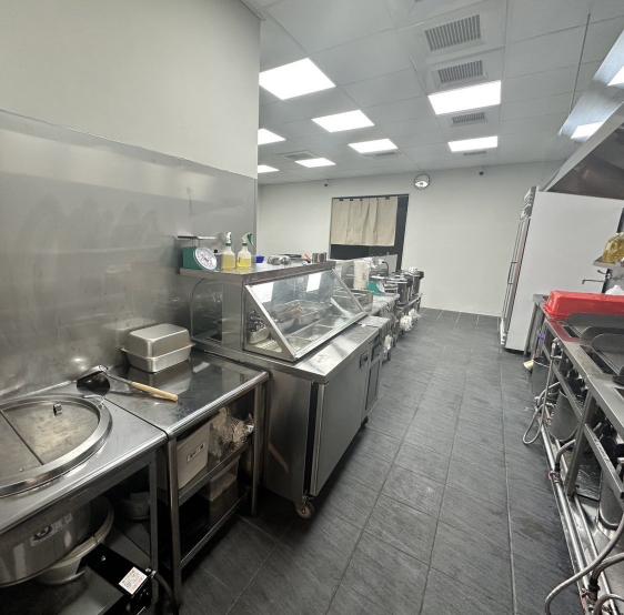 八廚伸港 新港店/鐵板丼飯專賣店（工作夥伴）