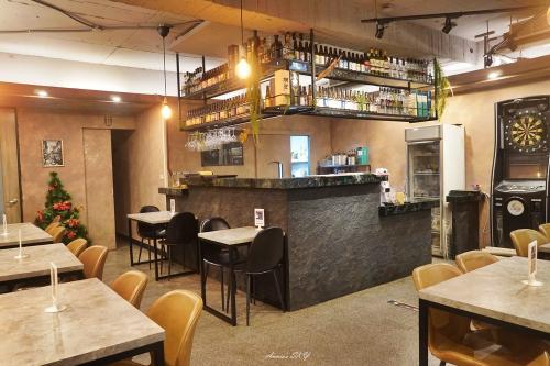 餐酒館晚班外場服務生