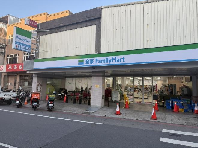 全家便利商店（貴族店）