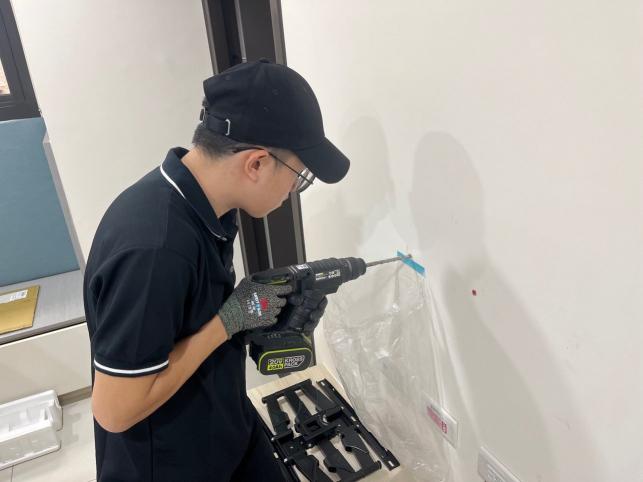 外勤跟車、電視維修助手