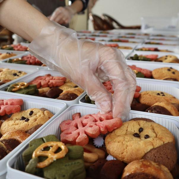 奶油小聲-甜點包裝人員