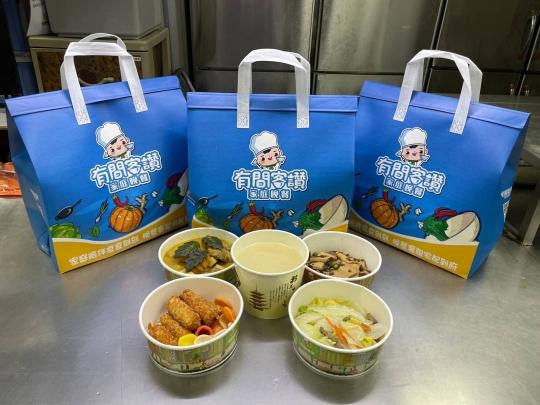 晚班出餐＋外送人員｜固定下午班｜店家供車