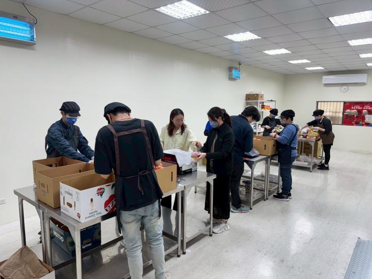 五股水果包裝(長期)兼職人員｜需面試 久站 供餐｜排班時薪制