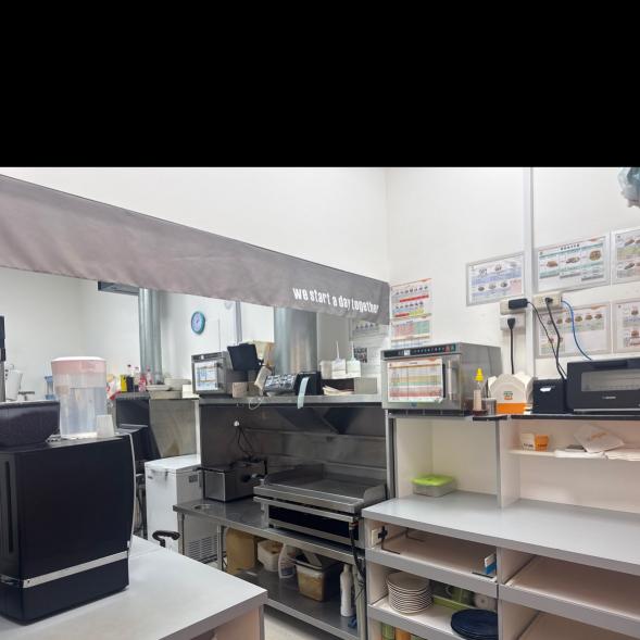 【彈性班表🔥】拉亞林口民視店🍔 徵長期平日/假日內場夥伴｜供餐｜免經驗可