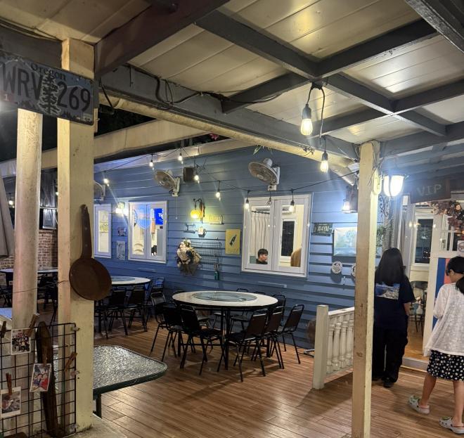 《1961海鮮餐廳》招收外場服務生。無經驗者，可培訓。