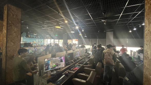 玩很大網咖中班徵計時人員