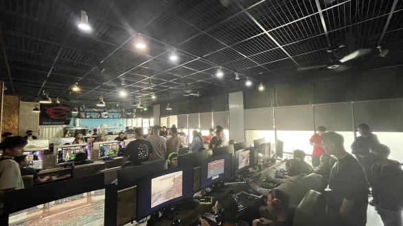 玩很大網咖中班徵計時人員
