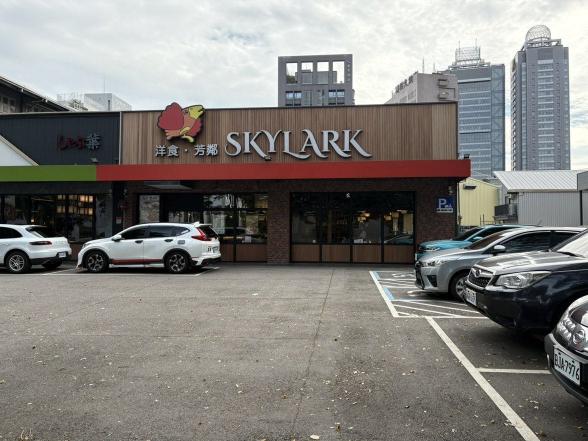徵 《skylark 洋食芳鄰》台中福科店 外場服務人員