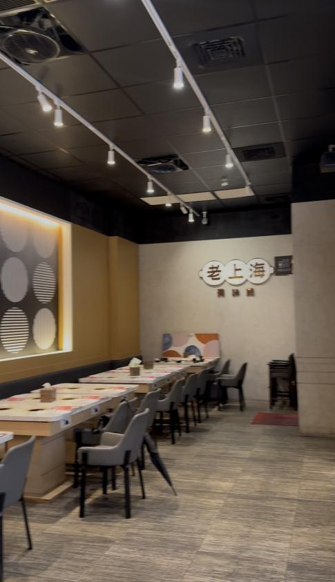 老上海美味鍋火鍋(台南金華)大夜店員