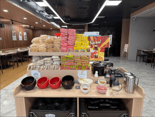 享聚火鍋(台南崇德)大夜店員