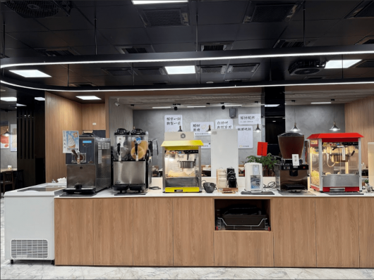 享聚火鍋(台南崇德)大夜店員