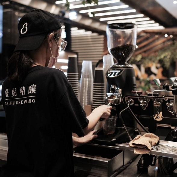 【臺虎 NSFW】兼職 咖啡吧檯手 時薪200元起 每月飲酒與伙食津貼