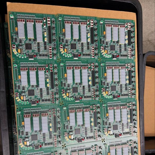 生產線操作人員與作業員