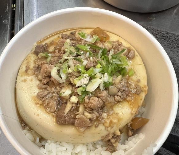 嵐豬腳爌肉飯誠徵早中晚班計時人員