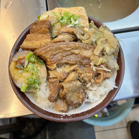 嵐豬腳爌肉飯誠徵早中晚班計時人員