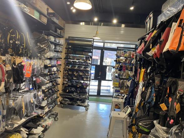 桃園 潛水店 門市 排班 需為持證潛水員