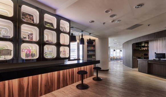 [高中部]行政櫃檯老師