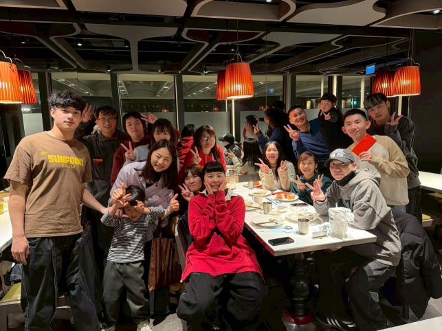 可不可早班人員