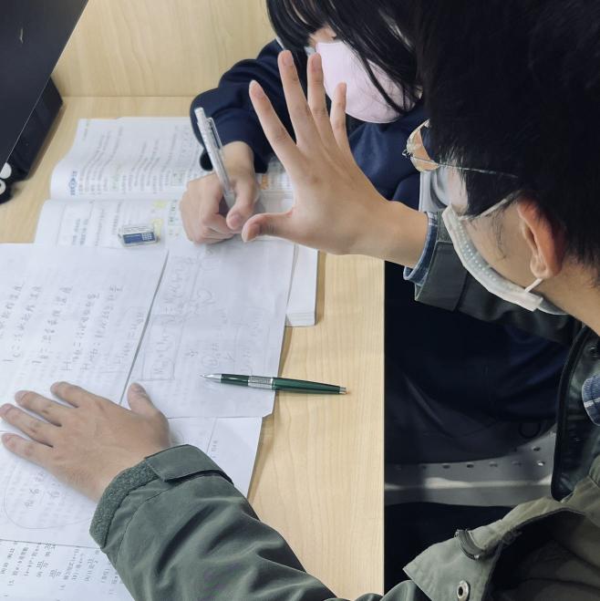 思塾 一對多 國小~國中授課老師 國英數社自皆可