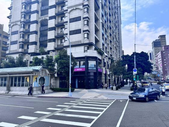 固定店內打掃人員（及發傳單）