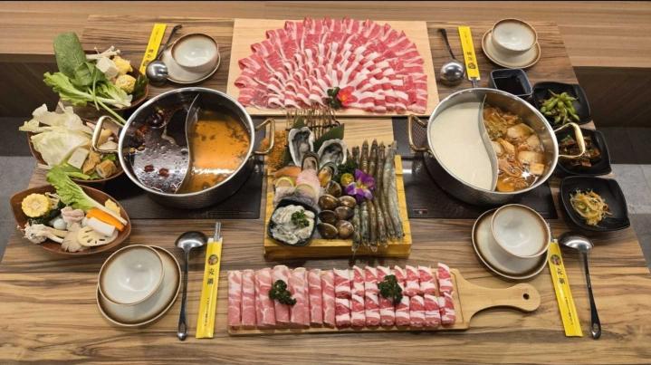 売鍋 徵外場晚班人員(17~02) 41300起月休6~8天